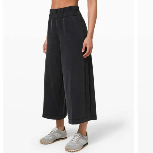 Lululemon Seek Softness Mid  Rise Crop Pants Lounge Black Size 8 - Picture 1 of 10